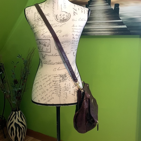 Givenchy Small Pandora Creased Patent Leather Shoulder Bag - Picture 6 of 16